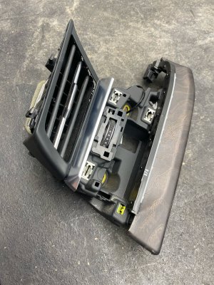 2018-2024 Audi Q7 Dashboard Air Vent with LED and Trim - Front (Used OEM)