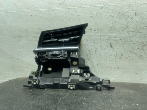 2020-2024 Audi Q7 Dashboard Air Vent Grille - Front (Used OEM)