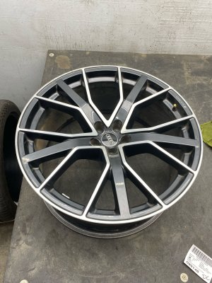 2019-2023 Audi Q8 Black 22x10 5 W-Spoke Alloy Wheel (Used OEM)
