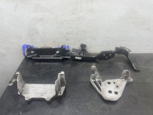 2022-2023 Jeep Wagoneer Transmission Mount Bracket Set (Used OEM)