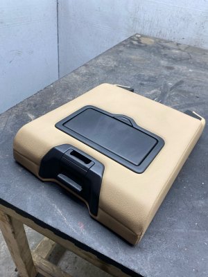 2019-2026 Audi Q8 Beige Center Seat Armrest Cupholder Cushion Assembly - Rear (Used OEM)