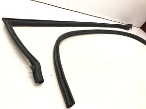 2011-2016 Ferrari FF Front Door Body Weatherstrip Seal Set (Used OEM)