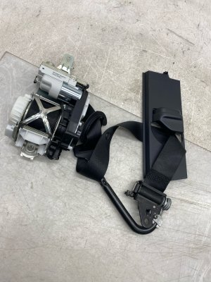 2012-2015 Mercedes-Benz ML350 Black Seat Belt Assembly with Pretensioner - Front (Used OEM)
