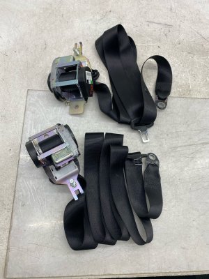 2013-2016 Mercedes-Benz GL550 Black Second Row Seat Belt Assembly Set - Rear, Right (Passenger) (Used OEM)