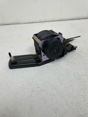2025-2026 Subaru Forester Middle Seat Belt Assembly - Rear, Right (Passenger) (Used OEM)