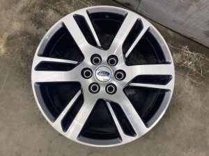 2022-2024 Ford Expedition Silver Slotted Spoke Machined Charcoal Alloy Wheel (Used OEM)