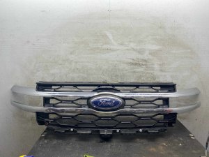 2022-2024 Ford Expedition Chrome Bumper Upper Grille Assembly - Front (Used OEM)
