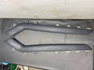  Tesla Model y Black Center Console Trim Cover Panel Set - Front (Used OEM)
