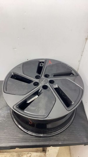 2022-2026 Lucid Air 21x9.5 Machined with Painted Accents Alloy Wheel (Used OEM)