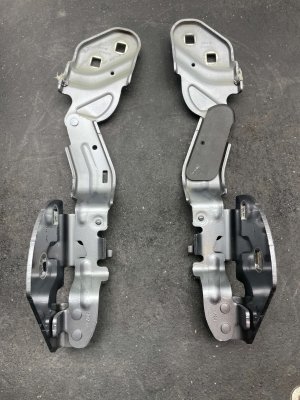  Tesla Model 3 Active Hood Hinge Set - Front, Right (Passenger) (Used OEM)