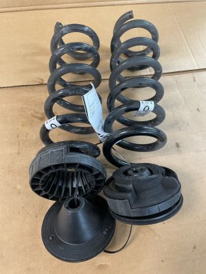 2022-2025 Mercedes-Benz C300 Suspension Coil Spring - Rear (Used OEM)