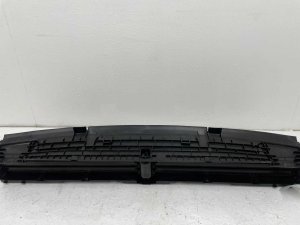 2024-2025 BMW 530i Lower Radiator Grille Shutter Actuator Assembly (Used OEM)