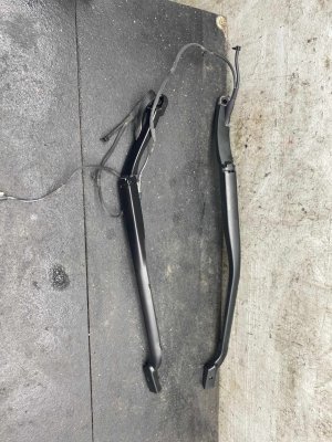 2020-2025 Lincoln Aviator Rain-Detecting Windshield Wiper Arm Set - Front (Used OEM)