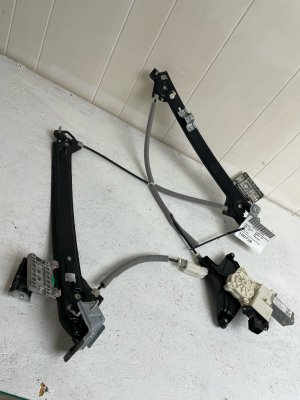 2024-2025 Ford Mustang Front Door Window Regulator with Motor - Right (Passenger) (Used OEM)