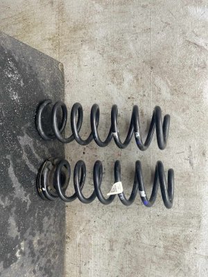 2023-2025 Kia Telluride Suspension Coil Spring Set - Rear (Used OEM)