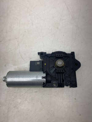2018-2024 BMW X3 Panoramic Sunroof Shade Motor - Right (Passenger) (Used OEM)