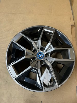 2024-2026 BMW M5 Black 19x8.5 Machined Black Aluminum Alloy Wheel (Used OEM)
