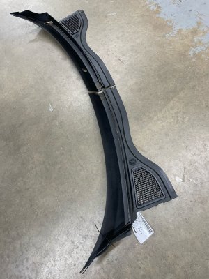 2025-2026 Volkswagen Tiguan Windshield Wiper Cowl Vent Cover Panel Set - Front (Used OEM)