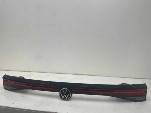 2025-2026 Volkswagen Tiguan LED Liftgate Mounted Center Tail Light Bar - Rear, Right (Passenger) (Used OEM)