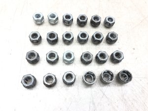 2007-2013 Chevrolet Avalanche Non-Exposed Wheel Lug Nut Set (Used OEM)
