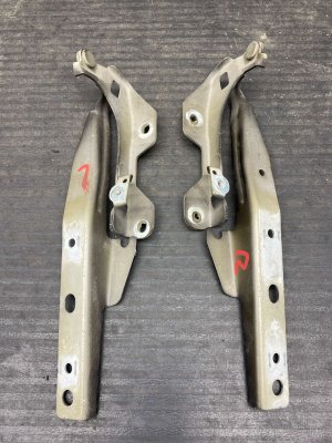 2022-2026 Acura MDX Hood Hinge Set - Front, Right (Passenger) (Used OEM)