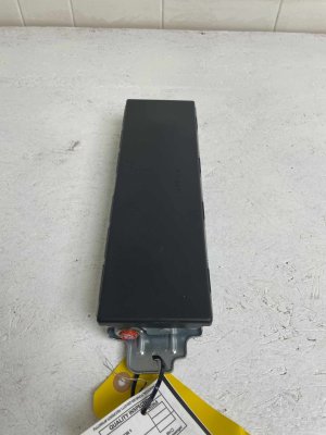 2023-2026 BMW 740i Knee Air Bag - Front (Used OEM)