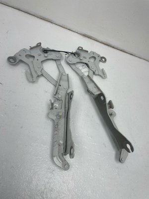 2024-2026 BMW M5 Active Safety Hood Hinge Set - Front, Right (Passenger) (Used OEM)