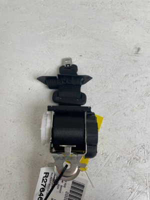 2024-2025 BMW 530i Middle Seat Belt Assembly - Rear, Right (Passenger) (Used OEM)