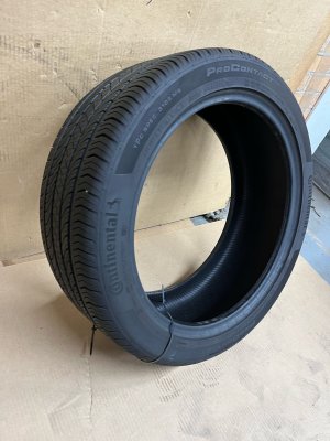 2008-2023 Chrysler 300 Continental ProContact 245/45R20 Tire (Used OEM)