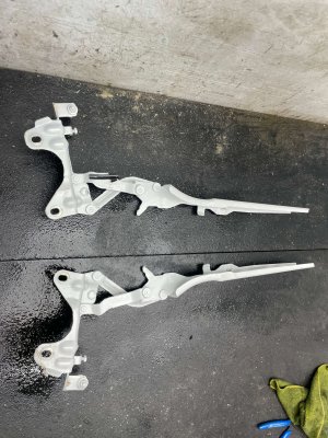 2015-2026 Porsche Macan Hood Hinge Set - Front, Right (Passenger) (Used OEM)