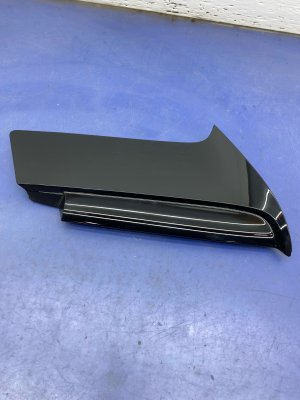 2024-2026 GMC Acadia Black Upper Liftgate Applique Molding - Rear (Used OEM)