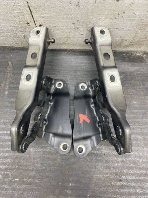 2020-2025 Kia Telluride Hood Hinge Set - Front, Right (Passenger) (Used OEM)
