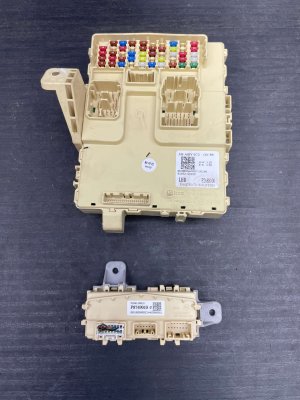 2023-2025 Kia Telluride Cabin Fuse Relay Junction Block Box Set (Used OEM)