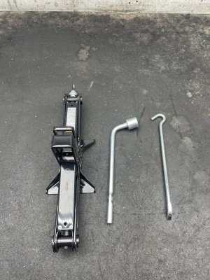 2023-2025 Mazda CX-50 Scissor Jack (Used OEM)