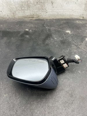 2022-2024 Kia Sorento Silver Power Folding Blind Spot Door/Side View Mirror with Camera - Front, Right (Passenger) (Used OEM)