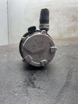 2021-2024 Volvo XC40 Battery Coolant Water Pump (Used OEM)