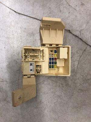 2019-2021 Genesis G70 Junction Fuse Box Module - Rear (Used OEM)