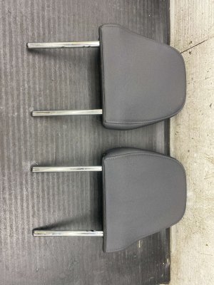 2021-2025 Volvo XC40 Gray Seat Headrest Set - Front, Right (Passenger) (Used OEM)