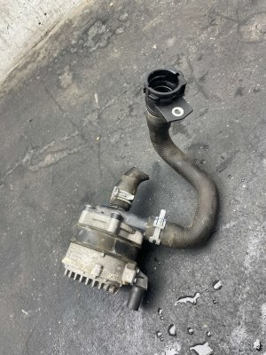 2021-2023 Volvo XC40 Battery Water Coolant Pump (Used OEM)
