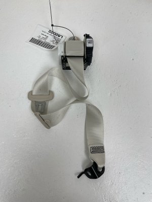 2023-2024 BMW 760i Center Seat Belt Assembly - Rear, Right (Passenger) (Used OEM)