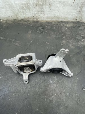 2027 Kia Telluride Engine Mount - Front (Used OEM)