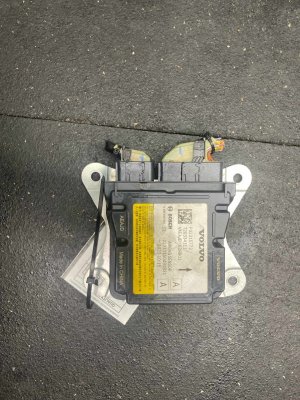 2018-2024 Volvo XC40 Airbag Control Module (Used OEM)