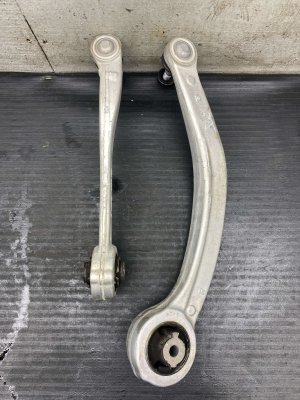 2024-2026 Kia EV9 Lower Forward and Rearward Suspension Control Arm Set - Front, Right (Passenger) (Used OEM)