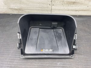 2016-2017 Audi S6 USB Port (Used OEM)