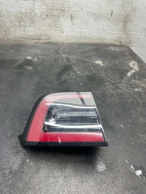  Tesla Model y Tail Light - Rear, Left (Driver) (Used OEM)