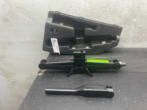 2021-2025 Kia Sorento Scissor Jack (Used OEM)