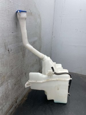 2024-2025 Kia Sorento Windshield Washer Fluid Reservoir Assembly with Pump (Used OEM)