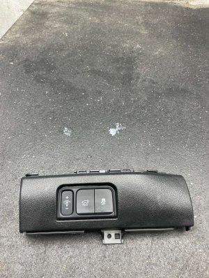 2024-2025 Kia Sorento Black Seat Switch - Front (Used OEM)