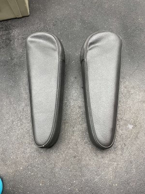 2021-2026 GMC Yukon XL Black Seat Armrest - Right (Passenger) (Used OEM)