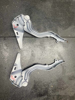 2024-2025 Kia Sorento Hood Hinge - Front, Right (Passenger) (Used OEM)